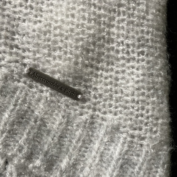 💕 ABERCROMBIE & FITCH SIZE XS GRAY SPLIT BACK SWEATER - Picture 8 of 12